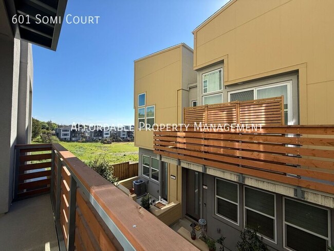 Building Photo - 601 Somi Ct