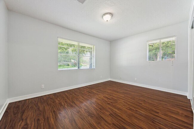 Building Photo - 9711 Long Branch Ln