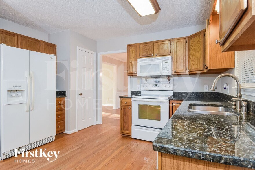 Building Photo - 4706 Pine Hollow Ln