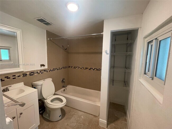 Building Photo - 4681 SW 33rd Ave