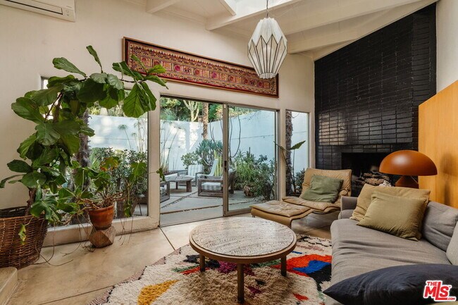 Building Photo - 1530 N Easterly Terrace