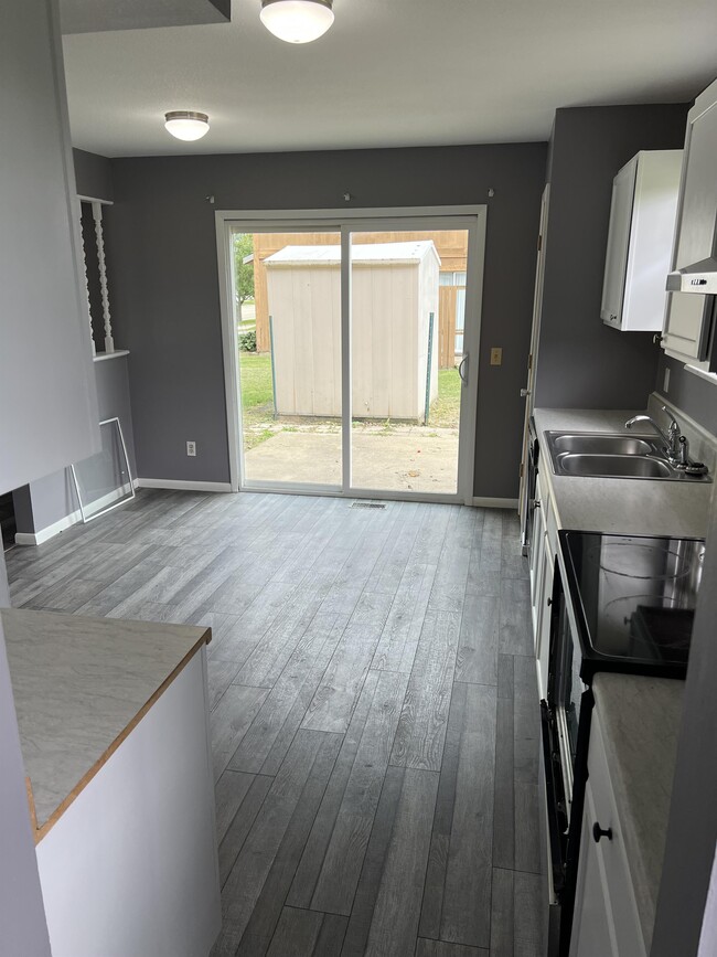 Building Photo - 2003 E Florida Ave