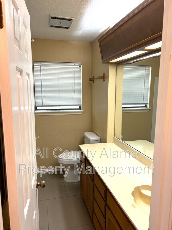 Building Photo - 1723 Patricia Dr