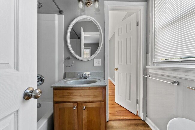 Building Photo - 108 E Magruder St