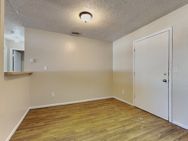 Building Photo - 15696 Bolesta Rd