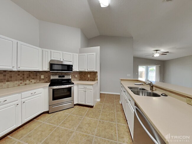 Building Photo - 14232 Colonial Lakes Dr