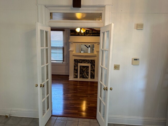 Building Photo - Charming 4-Bedroom Home in North Highland ...