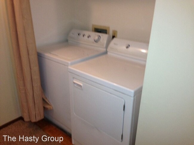 Building Photo - 2 br, 1.5 bath House - 8711 NW 82nd Tr Unit C