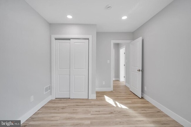 Building Photo - 123 Ford St