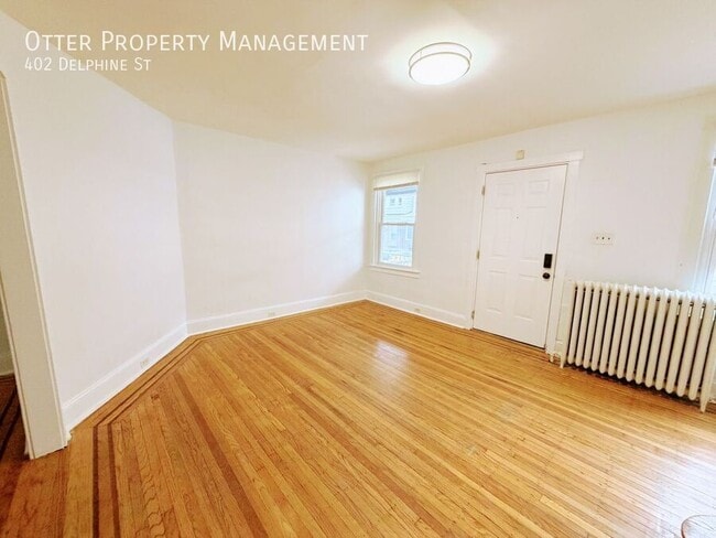 Building Photo - 402 Delphine St