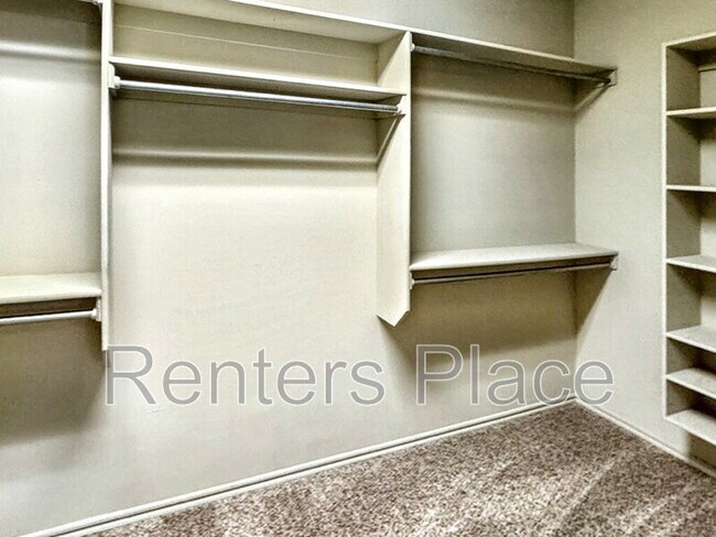 Building Photo - 821 W Elmira St