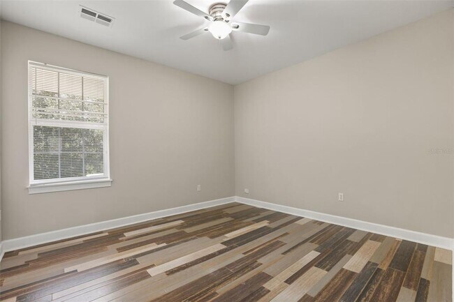 Building Photo - 5554 Palm Lake Cir