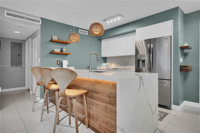 Building Photo - 1111 SW 1st Ave