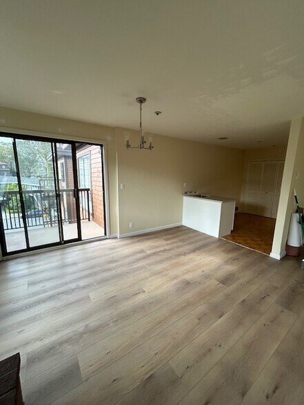 Building Photo - 977 El Camino Real
