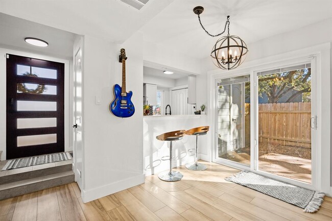 Building Photo - 7001 Woodhue Dr