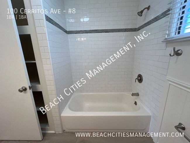 Building Photo - Charming 1 Bedroom 1 Bath Condo- Blocks Aw...