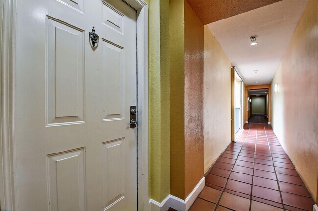 Building Photo - 630 S Sapodilla Ave