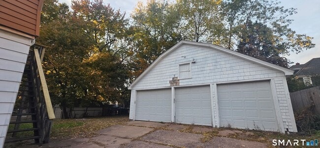 Building Photo - 137 Birch St