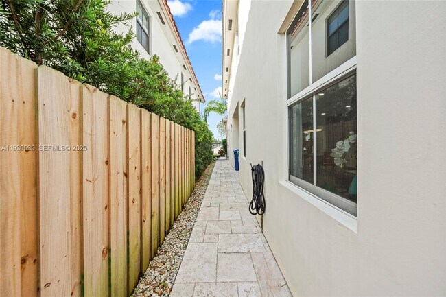 Building Photo - 6933 NW 104th Ct