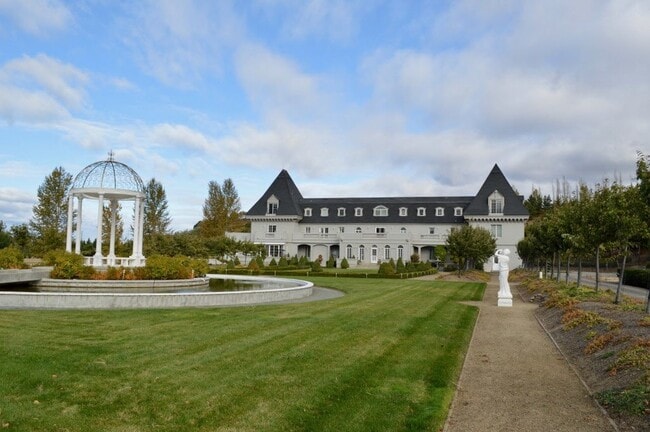 Lawns - 1280 Oak St