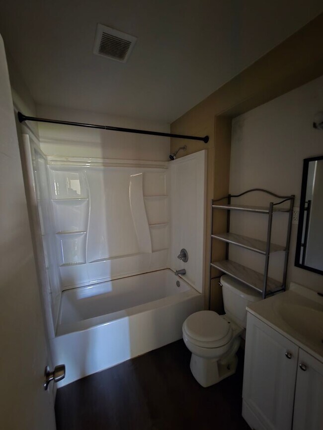 Building Photo - 3 bedroom 1 bath house