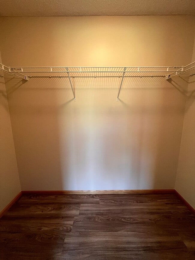 Building Photo - 938 E 6th St