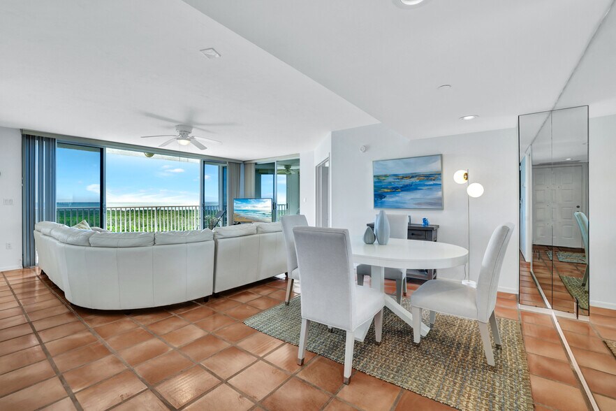 Building Photo - 6361 Pelican Bay Blvd