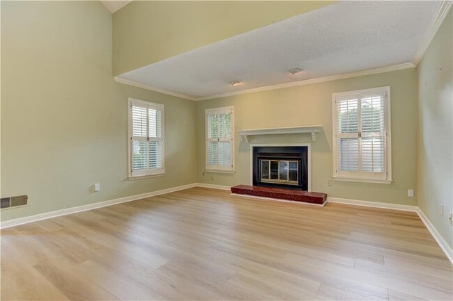 Building Photo - 60 Heartwood Dr NE