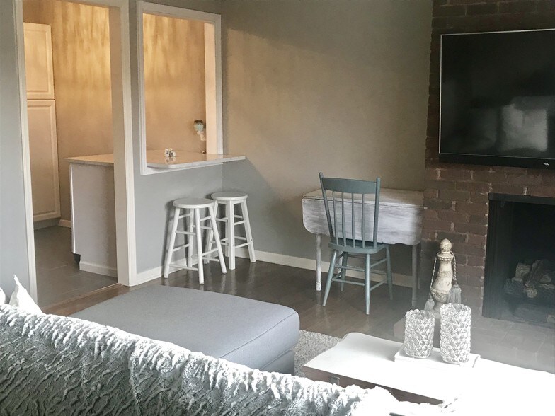 Open living space - 4426 Jarboe St