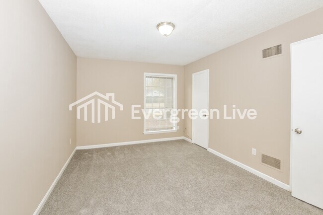 Building Photo - 3332 Clearbrook St