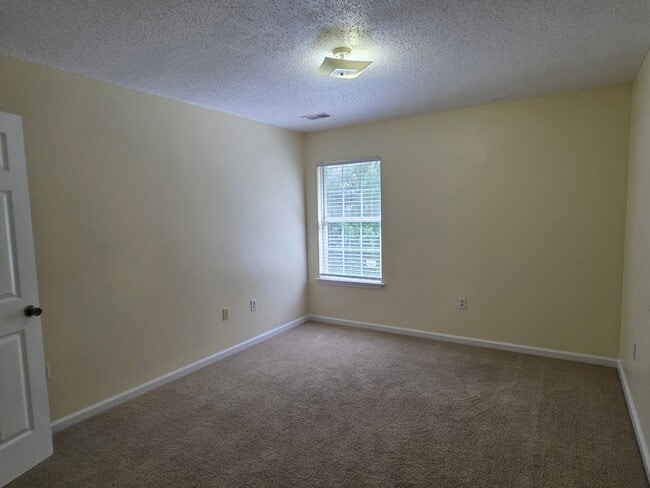 Building Photo - 1118 Towne Pk E Dr