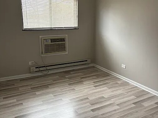 Building Photo - 448 E Osage Ln