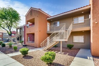Building Photo - Second Floor Condo with 2 Bedrooms!