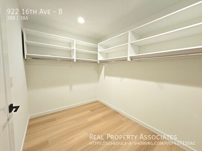 Building Photo - 922 16th Ave