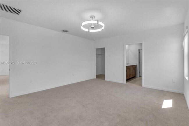 Building Photo - 615 NE 1st Ave