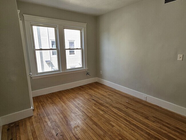 Building Photo - 169 Perry Ave