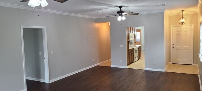 Building Photo - 810 E 24th St