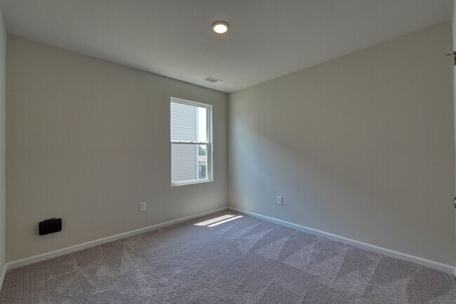Building Photo - 220 Ingleby Rd