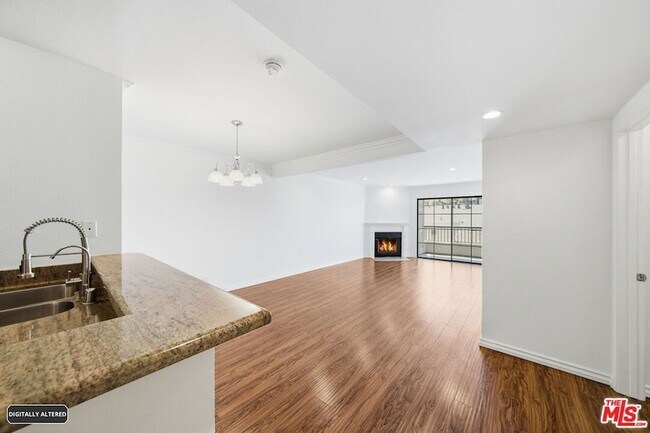 Building Photo - 909 Croft Ave
