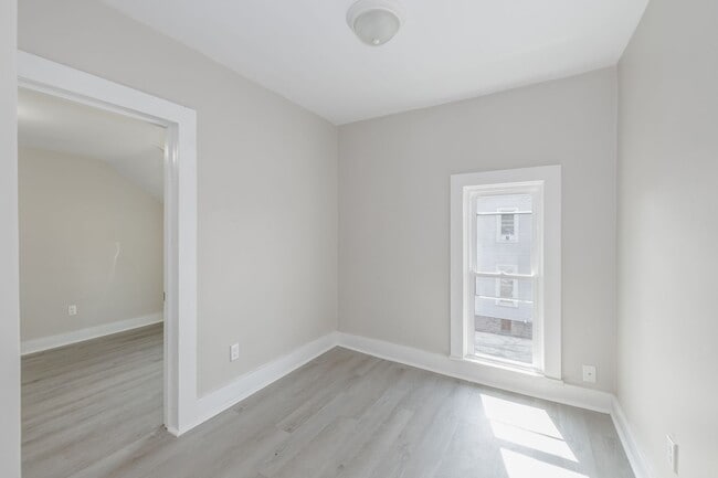 Building Photo - 576 Jefferson St