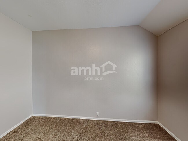 Building Photo - 646 Spanish Oak Ct