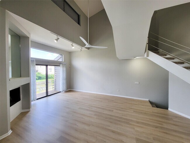 Building Photo - 18309 Sandy Cove Dr