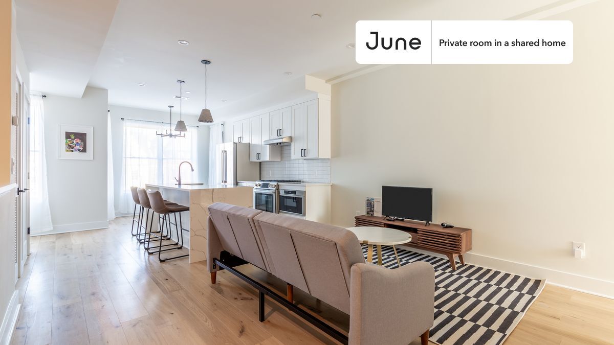 Building Photo - Room in Shared 2 bed/2.5 bath home in Columbia Heights