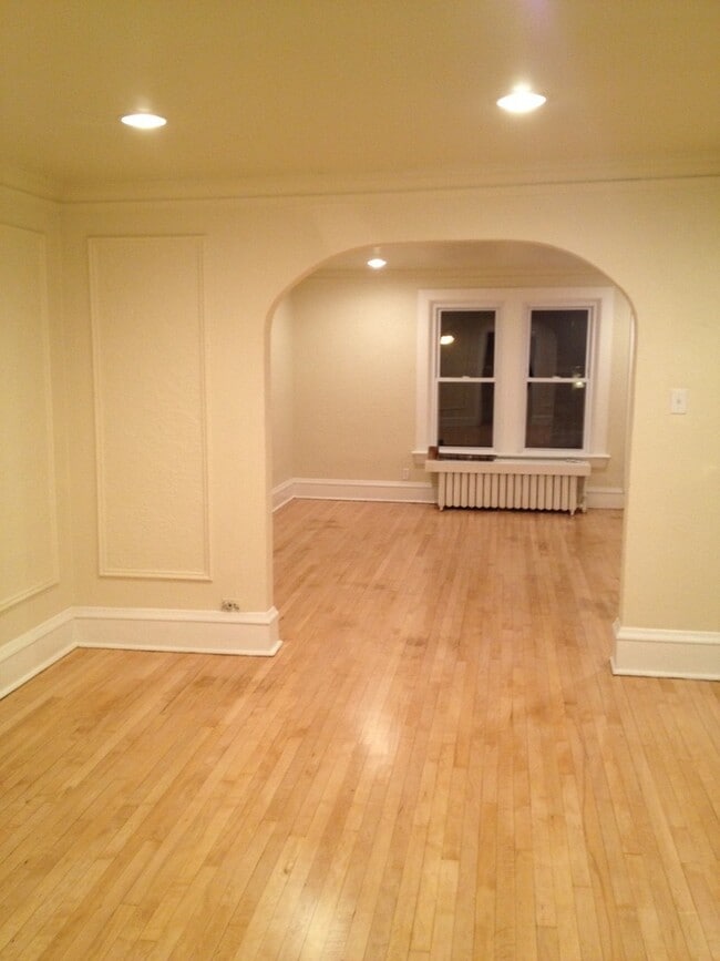 Building Photo - 3233 N Bartlett Ave