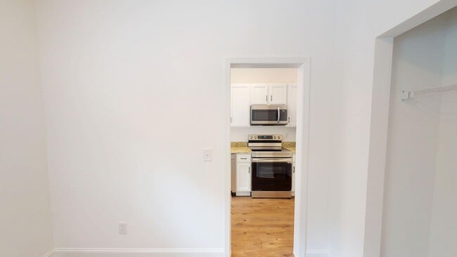 Building Photo - Charming Two Bedroom Townhomes With Flex R...