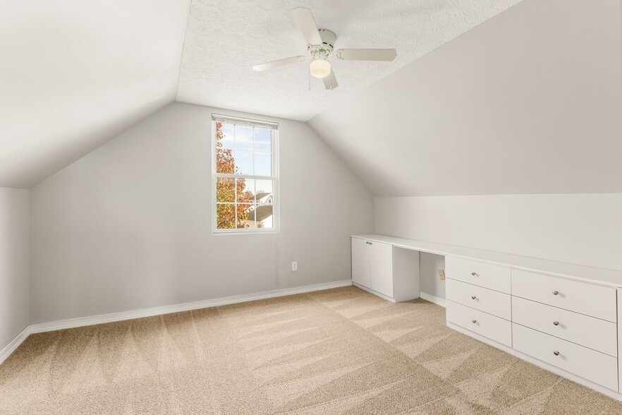 Bedroom 2 with built-in storage wall - 135 Hancock St