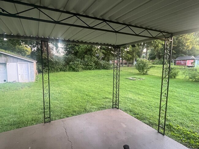 Building Photo - 207 Desoto Dr