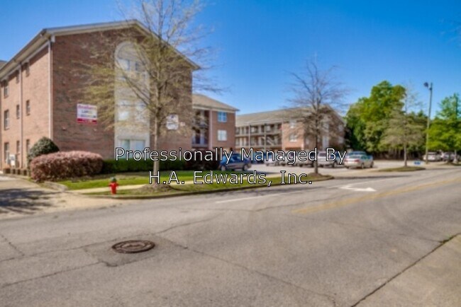 Building Photo - 1515 Paul W Bryant Dr