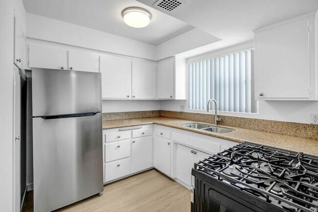 Interior Photo - 744 S.Windsor Blvd. - just south of Wilshire Blvd.