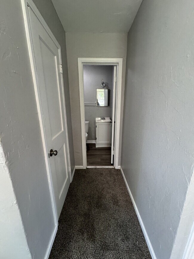Building Photo - 804 S Terrace Dr